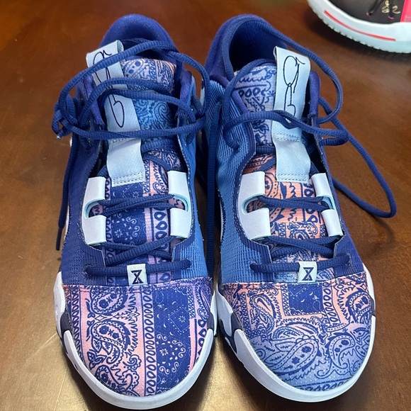 Nike Blue Paisley Athletic Shoes